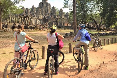Angkor Wat Sunrise VIP Bike Private Tour