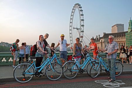The Classic Highlights Bike Tour with a local guide