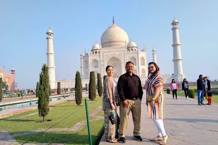 1 Day tour to Agra from Delhi by Car with 5 Star Lunch
