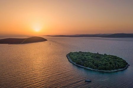 Private Sunset tour on the speedboat in village Maslinica, island Solta