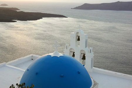 Private Oia Panoramic Scenes: Embrace the most picturesque village of Santorini!