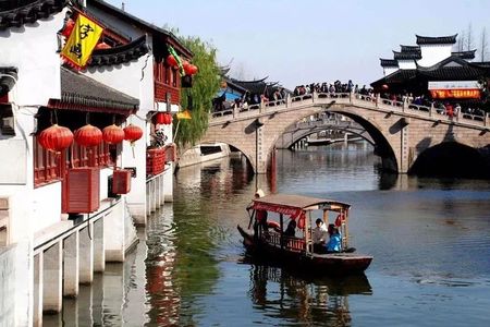 Private Qibao Ancient Town Walking Tour with Tea Tasting and Calligraphy Experience