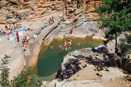 Discover Paradise Valley and local life