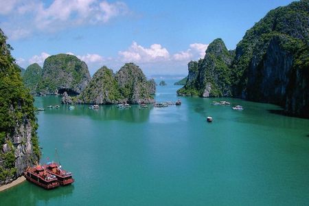 Halong Bay discovery with 8 hours boat tour from Halong city