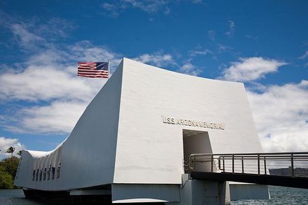 Day Trip from Kona to Oahu: Pearl Harbor WWII Heroes Adventure