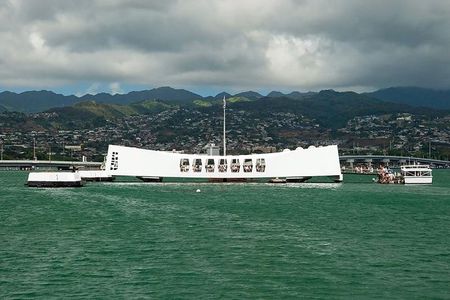 Day Trip from Kona to Oahu: Pearl Harbor WWII Heroes Adventure
