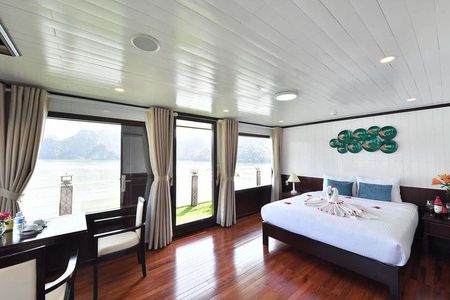 Overnight at 4 stars cruise - cheapest prices - high quality - all inclusions