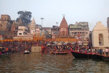 Varanasi Day Tour with Temples & Ganga Aarti – Dawn to Dusk