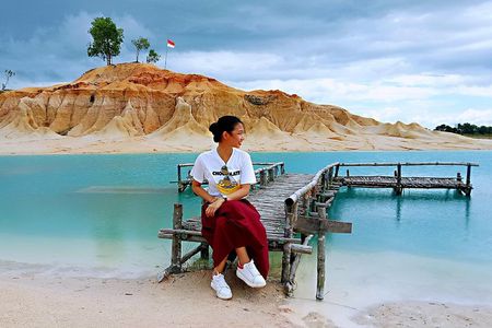 Bintan Sand Dunes & Blue Lakes Tour with Lunch