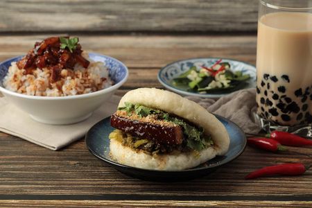 Street Food Cooking Class in Taipei : Gua Bao/Lu Rou Fan/Boba Tea