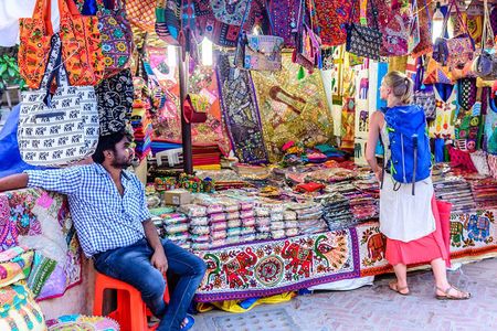 Connaught Place Tour Including Janpath Market and a Dosa at Saravana Bhavan