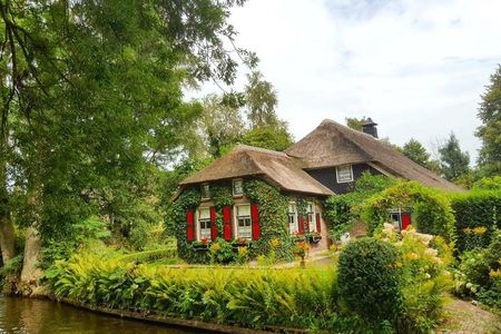Giethoorn, Zaanse Schans Windmills Guided Day Trip from Amsterdam