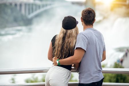 Luxury Private Tour of Niagara Falls by Porsche from Toronto