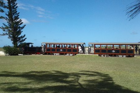 Barbados Sightseeing Plantation distillery tour, Lunch & Drink