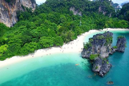 One-Day Tour at Hong Islands by Speedboat from Krabi