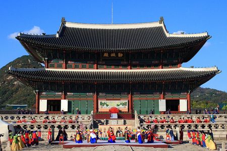 Walking Tour with Gyeongbokgung Palace, Bukchon, Insadong