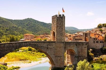 Besalu & 3 Medieval Towns Small Group Tour with Hotel Pick-Up 