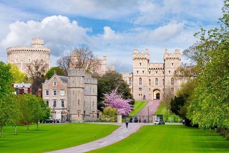 Extended visit: Windsor Castle & Stonehenge with Free Snack Pack