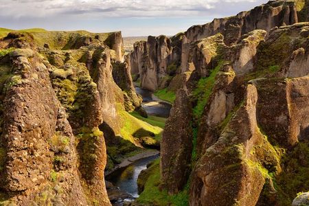 Reykjavik: Glacier Lagoon & Fjaðrárgjúfur Canyon Small-Group Tour