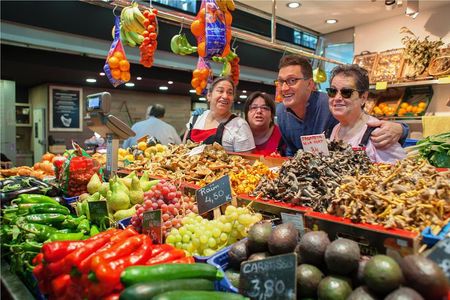 Private Barcelona Market Tour & Paella Cooking Class with Josh