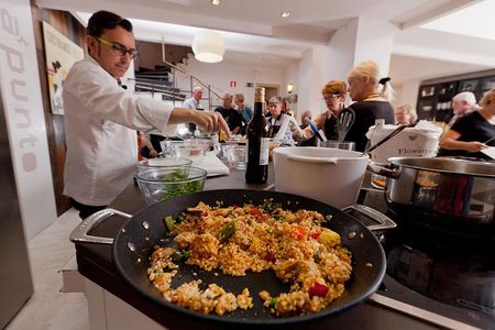 10 Tapas Cooking Class Experience in Madrid with Sangria