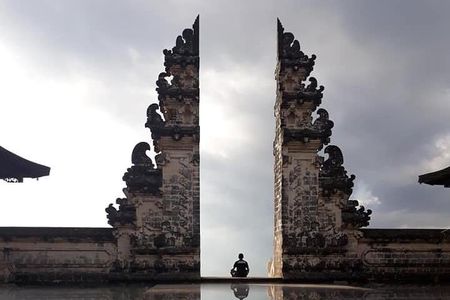 Bali Instagram Tour : Heaven Gate Tour - Tirta Gangga - Tukad Cepung Waterfalls 