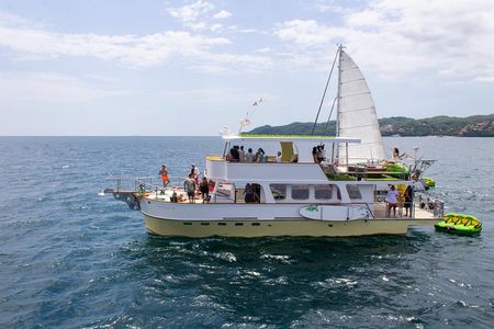 Chica 55ft YACHT VIP ALL INCLUSIVE 7-HOUR TOUR TO YELAPA