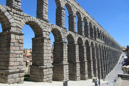 Segovia with Winery & Tasting Small Group Tour from Madrid 