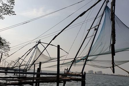 One hour Backwater Tour and tuk tuk tour in kochi with pickup 