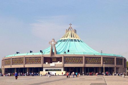 2 Days visiting Basilica of Guadalupe, Pyramids, Frida Kahlo museum & Xochimilco