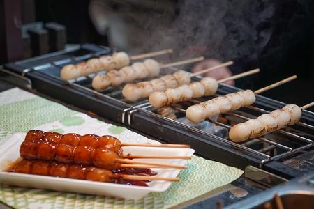 Nishiki Market Brunch Walking Tour (7 Tastings + Brunch)