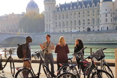 Paris: Charming Nooks and Crannies Bike Tour