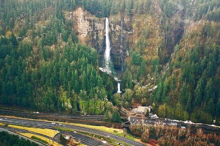Multnomah Falls & Columbia River Gorge Tour by Envi Adventures
