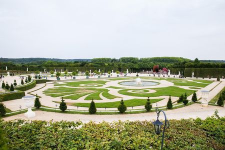 Versailles Château and Gardens Walking Tour from Paris by Train