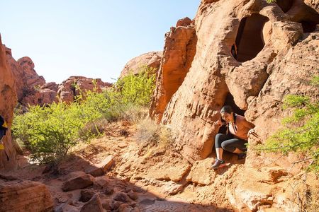 Valley of Fire Guided Hike from Las Vegas