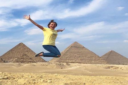 Private Day Tour to Giza Pyramids, Egyptian Museum, Alabaster Mosque, and Hanging Church in Cairo