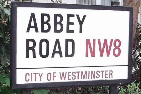 Beatles and Rock'n Roll - Private Taxi Tour with Hotel Pickup