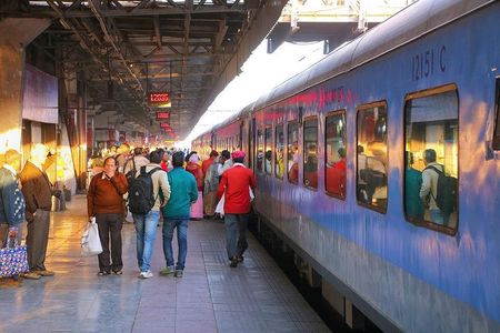 Delhi to Agra and Taj Mahal Day Trip by Express Train with Lunch