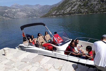 Private tour with speed boat - Perast and Lady of the rock