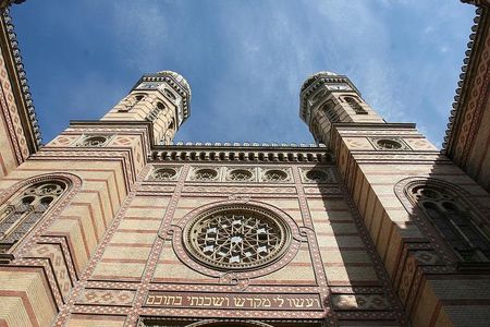 Budapest Jewish Heritage Memorial Walking Tour & Synagogue Entry