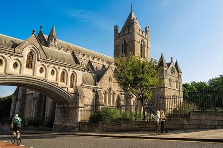 Essential Private Dublin walking tour for up to 6 people 