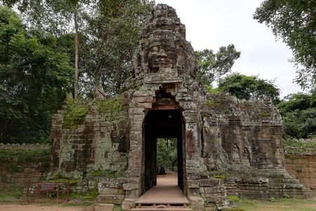 Angkor Wat Private Driver Tours to Angkor Wat Sunrise, Angkor Thom & Ta Prohm 