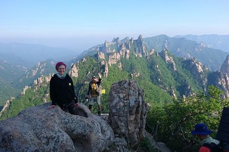 2-Day Hike through the Scenic Valleys of Mt. Seoraksan from Seoul