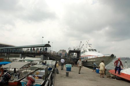 Private Tour: Crab Island Sightseeing Boat Ride and Seafood Lunch