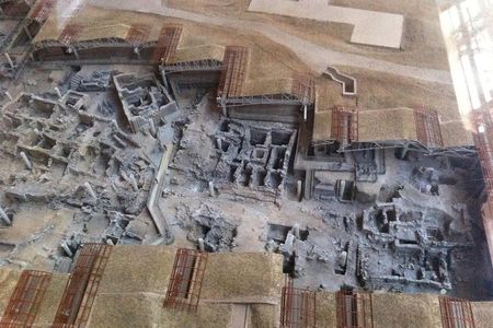 Santorini Day Tour: Akrotiri, Villages, Wine and Sunset in Oia