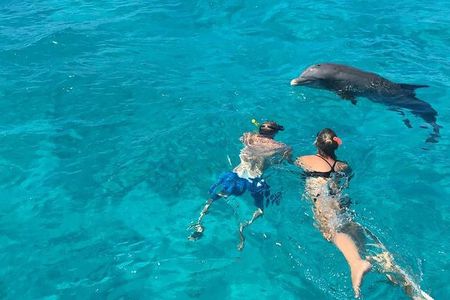 4-Hour Catamaran Sail and Snorkel Tour from Grace Bay