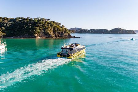 Discover the Bay - Hole in the Rock cruise includes Island Lunch