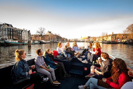 Amsterdam Canal Cruise With Live Guide and Unlimited Drinks 