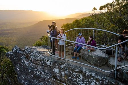 Grampians National Park with MacKenzie Falls and Kangaroos