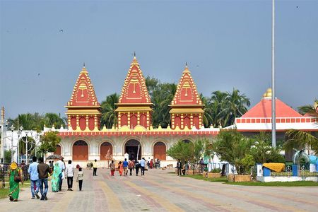 Private Tour: Temples and Ashrams of Ganga Sagar Day Trip from Kolkata